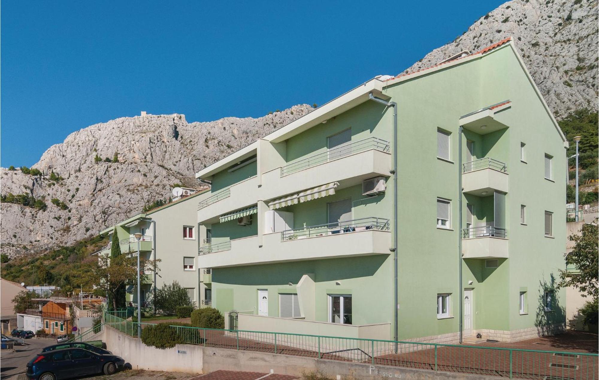 Nice Apartment In Omis With House Sea View Buitenkant foto
